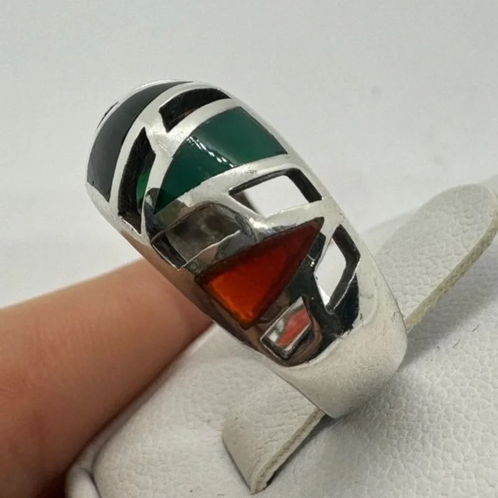 Southwest Style Sterling Silver Ring size 8 Black Green‎ Red Triangle Cut Out